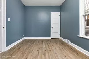 10722 S Prairie Ave, Chicago, IL 60628 - Photo 25