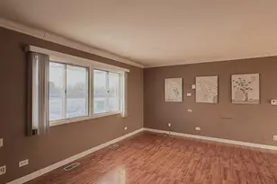 1447 Fremont Dr, Hanover Park, IL 60133 - Photo 3