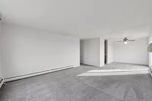 1880 Bonnie Ln, Hoffman Estates, IL 60169 - Photo 5