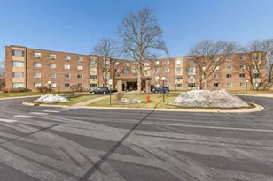 1880 Bonnie Ln, Hoffman Estates, IL 60169 - Photo 1