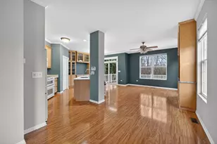 334 Buckingham Ct, Lombard, IL 60148 - Photo 7