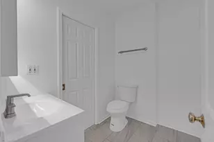 1951 W Foster Ave, Chicago, IL 60640 - Photo 17