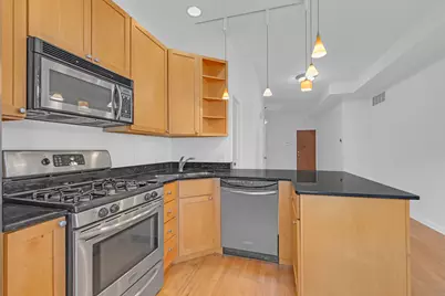 1951 W Foster Avenue #2ME, Chicago, IL 60640 - Photo 13