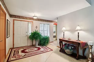 1923 Schomer Ct, Aurora, IL 60505 - Photo 3