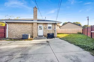 11257 S Pacific Dr, Worth, IL 60482 - Photo 11