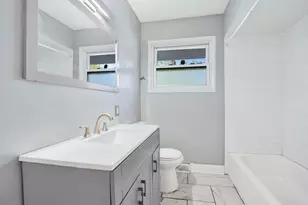 11257 S Pacific Dr, Worth, IL 60482 - Photo 13