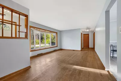 11257 S Pacific Drive, Worth, IL 60482 - Photo 3