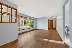 11257 S Pacific Dr, Worth, IL 60482 - Photo 3