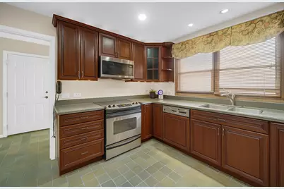 933 Shambliss Lane, Buffalo Grove, IL 60089 - Photo 17