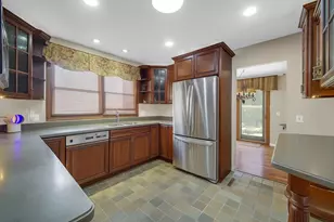 933 Shambliss Ln, Buffalo Grove, IL 60089 - Photo 15