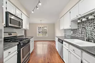 402 Lowell Dr, South Elgin, IL 60177 - Photo 9