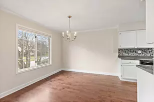 402 Lowell Dr, South Elgin, IL 60177 - Photo 5