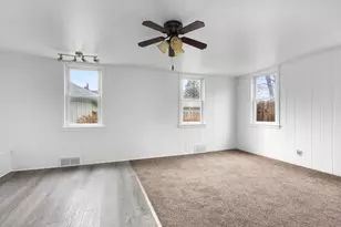 208 Moseley St, Elgin, IL 60123 - Photo 19