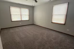 674 E Algonquin Rd, Des Plaines, IL 60016 - Photo 11