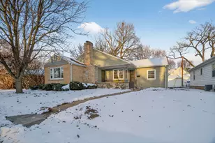 152 Riverview Dr, Ottawa, IL 61350 - Photo 1