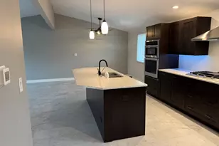 110 Hickory Ln, Morris, IL 60450 - Photo 3