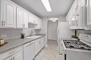 2201 S Grace St, Lombard, IL 60148 - Photo 9