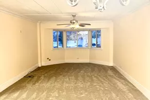 300 S Roselle Rd, Schaumburg, IL 60193 - Photo 9