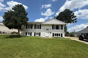 122 Ambassador Ave, Romeoville, IL 60446 - Photo 1