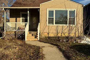 689 N Lincoln Ave, Aurora, IL 60505 - Photo 1