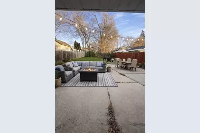 689 N Lincoln Avenue, Aurora, IL 60505 - Photo 7