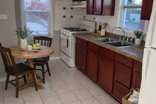 689 N Lincoln Ave, Aurora, IL 60505 - Photo 3