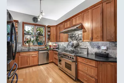 823 S Oakley Boulevard, Chicago, IL 60612 - Photo 9