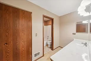 216 Country Club Dr, Prospect Heights, IL 60070 - Photo 17