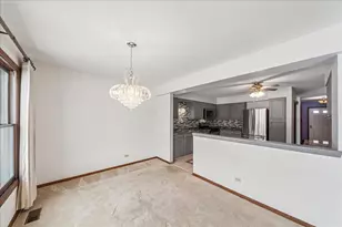 216 Country Club Dr, Prospect Heights, IL 60070 - Photo 5