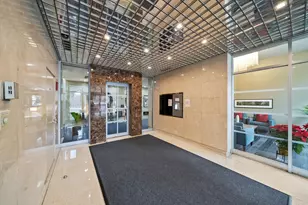 555 W Cornelia Ave, Chicago, IL 60657 - Photo 3