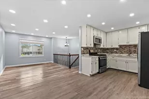 18120 Versailles Ln, Hazel Crest, IL 60429 - Photo 7