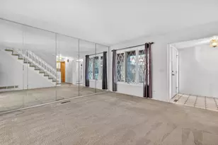 547 Woodmar Ln, Crystal Lake, IL 60014 - Photo 9