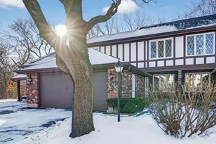 547 Woodmar Ln, Crystal Lake, IL 60014 - Photo 1