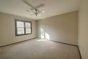 30 Wildwood Dr, Roselle, IL 60172 - Photo 13