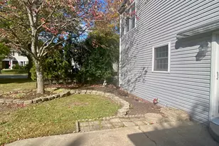 30 Wildwood Dr, Roselle, IL 60172 - Photo 21