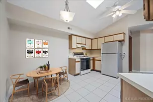 1630 W Pheasant Trail Dr, Arlington Heights, IL 60004 - Photo 9