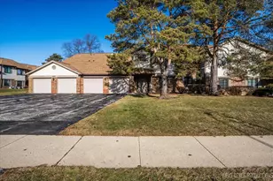 1630 W Pheasant Trail Dr, Arlington Heights, IL 60004 - Photo 1