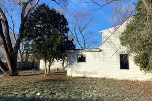 229 E Pineview Dr, Round Lake Park, IL 60073 - Photo 3