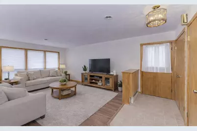 [Address not provided], Evergreen Park, IL 60805 - Photo 3