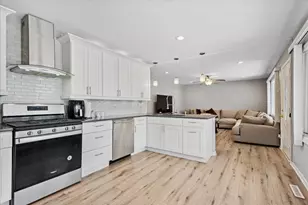 128 McCabe Dr, Streamwood, IL 60107 - Photo 9