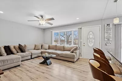 128 McCabe Drive, Streamwood, IL 60107 - Photo 3