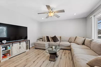 128 McCabe Drive, Streamwood, IL 60107 - Photo 5