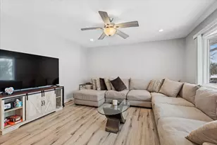 128 McCabe Dr, Streamwood, IL 60107 - Photo 5