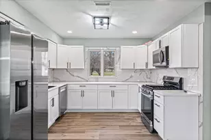 10 E Locust St, Ashmore, IL 61912 - Photo 7