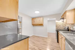 1330 S Mallard Ln, Mount Prospect, IL 60056 - Photo 9