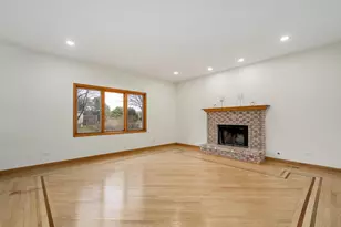 359 Gilbert Dr, Wood Dale, IL 60191 - Photo 9