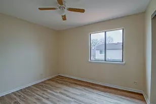 2019 Williamsburg Dr, Streamwood, IL 60107 - Photo 9