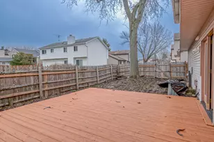 2019 Williamsburg Dr, Streamwood, IL 60107 - Photo 19