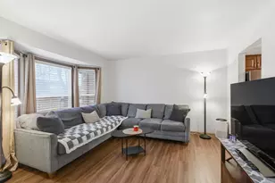 14747 Lake View Dr, Orland Park, IL 60462 - Photo 3