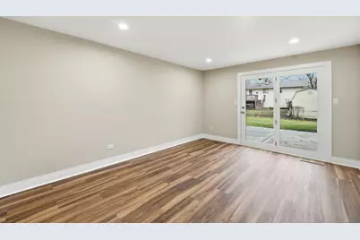 703 N Whitcomb Drive, Palatine, IL 60074 - Photo 5